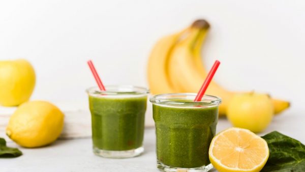 Spinach Banana Smoothie with Peanut Butter