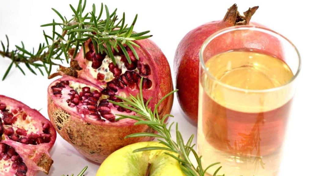 Pomegranate apple juice