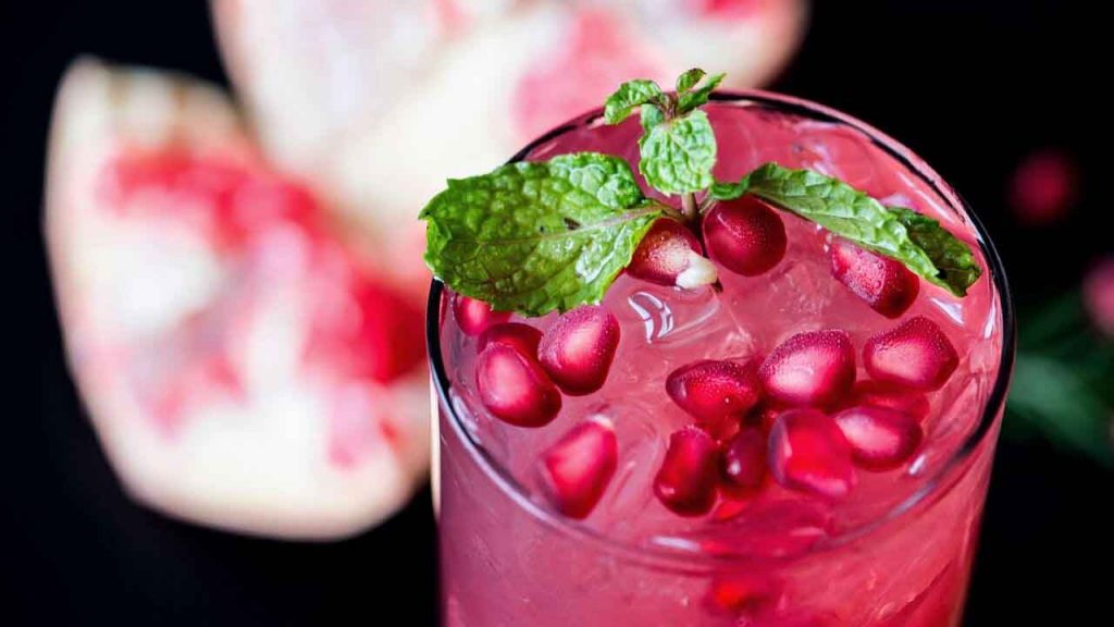 Pomegranate mint leaves juice