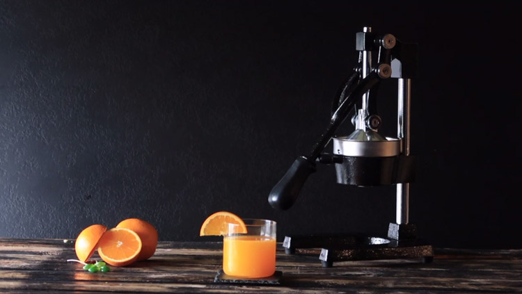 How Do You Use A Manual Citrus Juicer