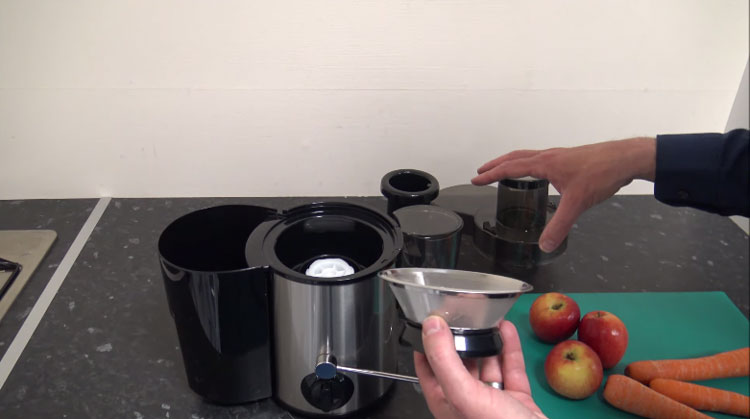 Advantages of Using a Centrifugal Juicer is Takes Less Space