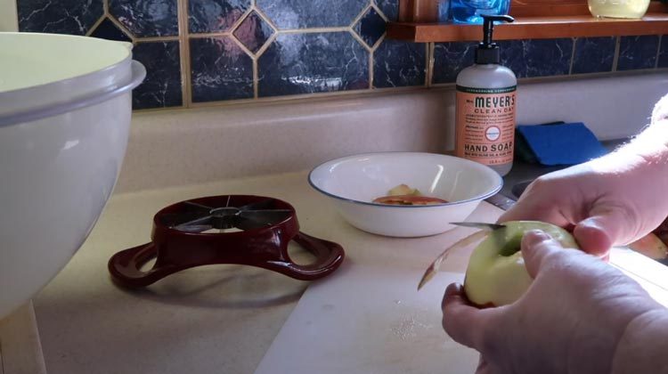 Making Apple Juice in a Steam Juicer