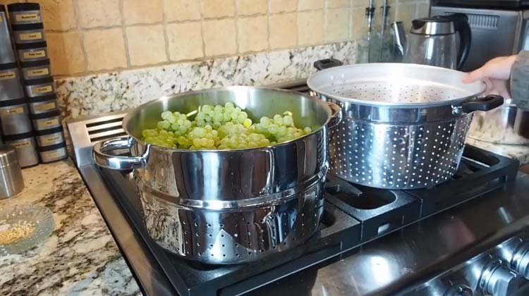Making juice with a steam juicer
