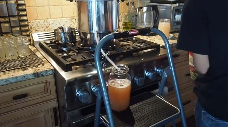 Making juice with a steam juicer